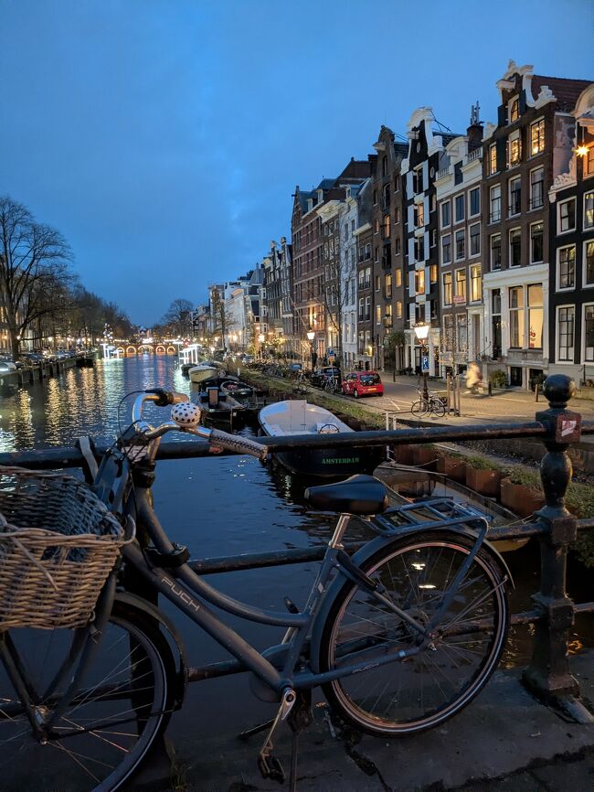 トロントからアムステルダム<br /><br />アムステルダムは想像通り<br />スキポール空港から直通でTheアムステルダムに行ける。<br /><br />飾り窓の女性は、ゴリエみたいな方だった、、、