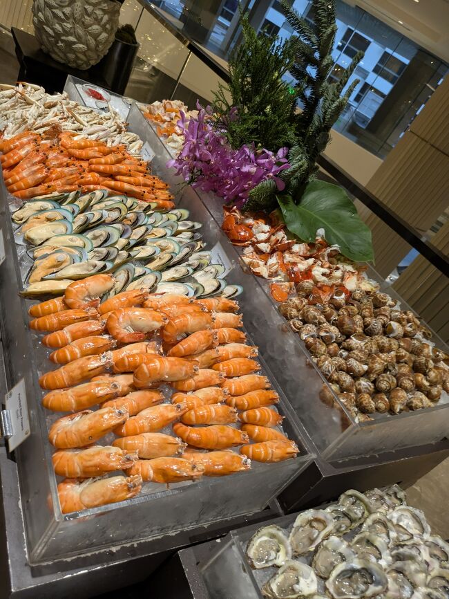 半額になり、アプリを見つけて<br />インターコンチネンタルのビッフェに行く<br />7500円（通常15000円）<br /><br />カナダ産ロブスターが美味しくてたまらない。<br />接客も流石。<br />品質流石。<br />今までのシーフードビッフェのなかで１番だった。<br />