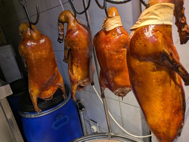 バンコクから北京<br /><br />タイや北京は食べ物中心<br /><br />3500円の庶民的北京ダックの店<br />10000円の北京ダックの店<br />二軒行く。<br />3500円の店が断トツ美味しかった。<br />10000円の店は内装と人件費が7000円分ある。