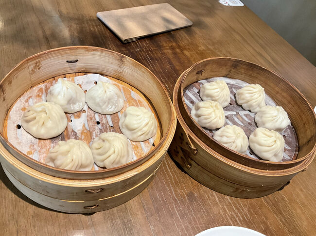 豚肉小籠包とえび小籠包、美味しかったけれど、昔、来た時の方が立ち食いだったせいか美味しく感じたような…