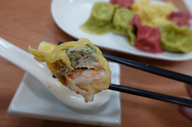 各粒に蝦仁は二つ入ってますから、しっかり海老の風味。