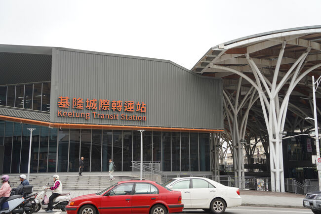 港と反対側の出口から出ますと、?運站行き易いかも。まぁ、今回はこちらから汽車乗る事は無さそうやけど。