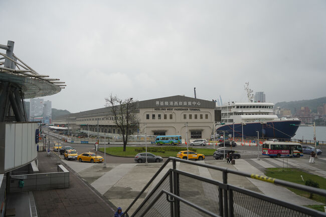 反対側へ。その先はフェリーターミナルやろか。