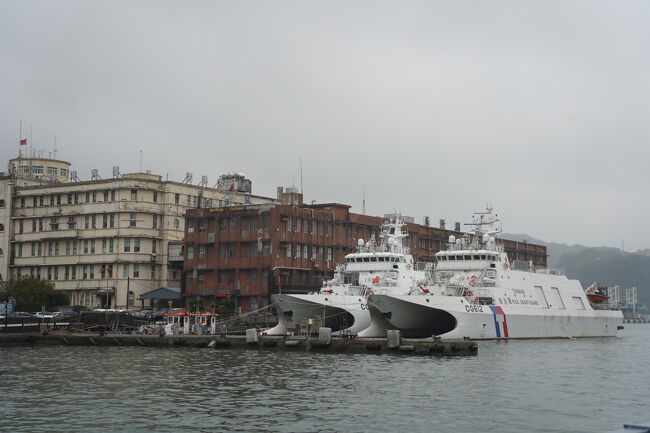 税関前には海巡…