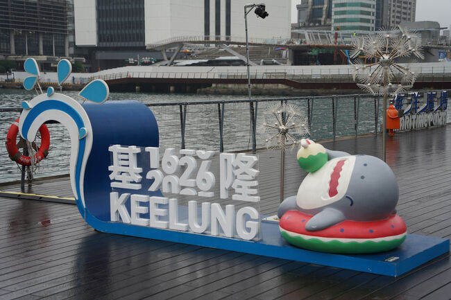 色違い、灰色の方はお昼寝の時間…雨晒しやけど。