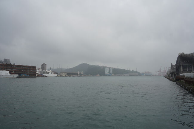 枠から覗き込んで…港一望と言えば言えなくも無い。