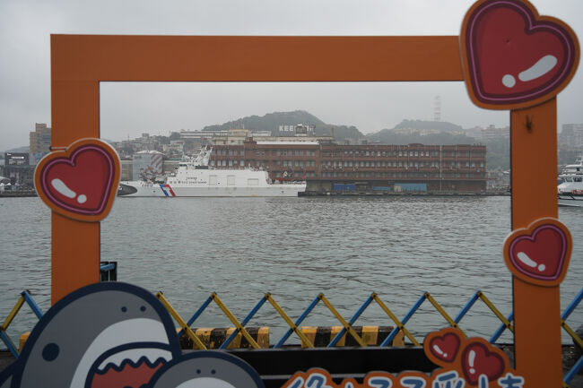 今度の枠は、なんと無く税関の立派な建物って事で。