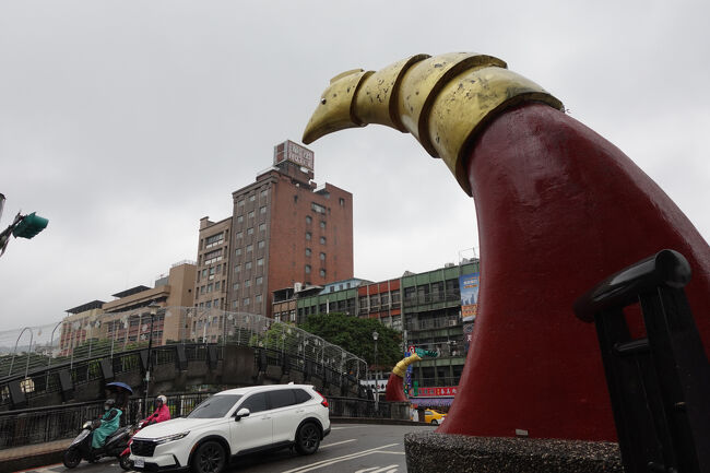 橋の入口、なんでしょ？蟹の爪って事は無いよね？