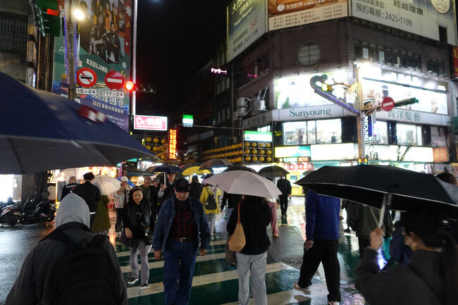 戻って、今度は雨の廟口夜市。