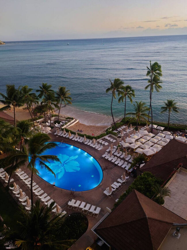 昼食後は夕方まで最後のプールを楽しみました<br /><br />最後の日没時刻を迎えます<br />