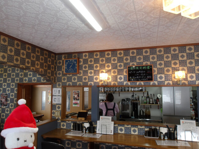 中に入って靴を脱いだらビックリΣ(･ω･ﾉ)ﾉ！<br />カレー屋さんです。