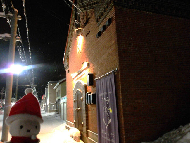 そして、本日泊まるシンさんの家へＧｏ！<br />この日はシンさんの家で夕飯は鍋でも突っついて…と思ったのです。<br /><br />が、「お歳暮のお返し忘れてたー＼(◎o◎)／！」とお世話になっている友だちからお歳暮をいただいたことを忘れていた私。<br />北海道の旅行から帰って、次の日にでもデパートへ行ってって思ったのですが、「したっけ、おススメの所があるからそこへ行こうか(・o・)」とシンさん。