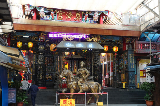 廟はもちろん拝観時間中やね。