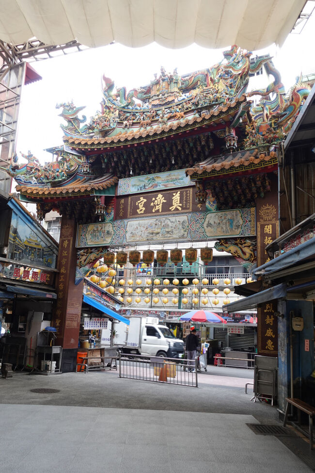 さて、冷やかしはこの辺で。行きたいところあるんやった。