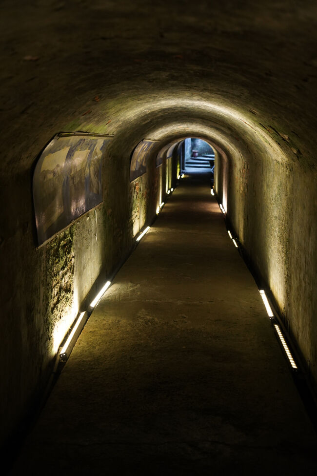 灯りもほんのり雰囲気を？生活道路なら、もっと明るいよね？機車も難しそうやし、普段使わへんかな。