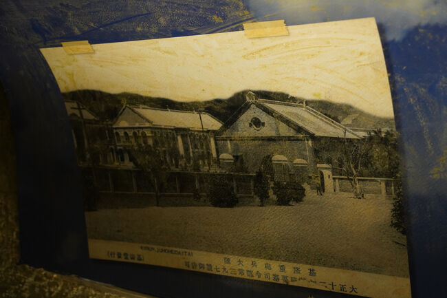 昔的写真は、なんとか見られるくらいの灯りです。