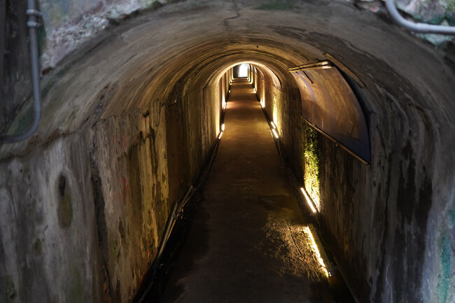 こちら側には説明板とか無いのね。