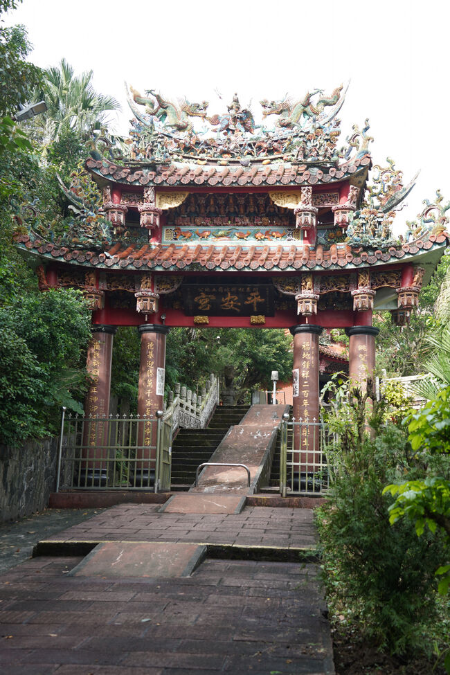 幾度も行き先案内に登場に百年平安宮。入口だけでもかなり立派。