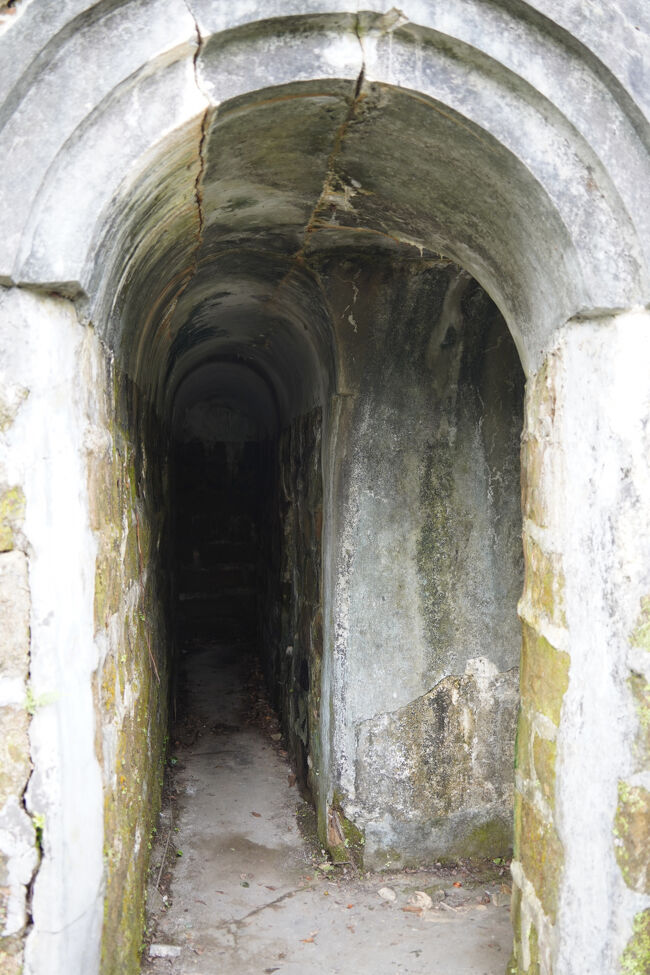 にも狭いです。弾薬庫？