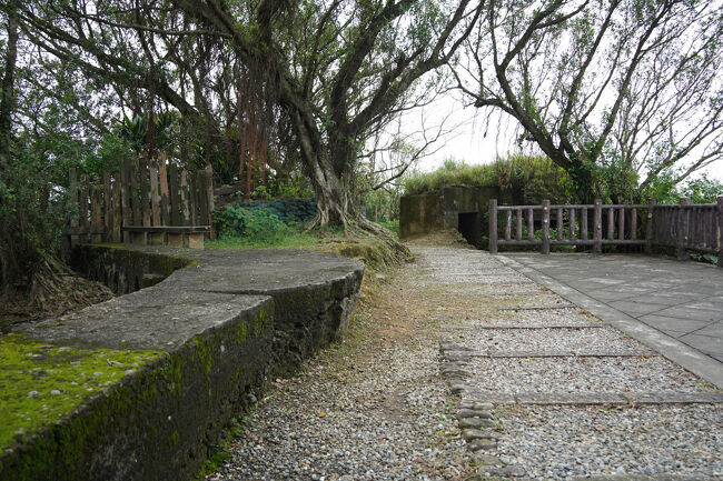 上が砲台ですね。砲はおまへんけど。