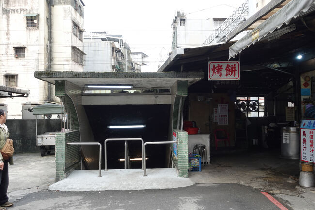 と、線路の下通る地下道ですね。線路があるなら、あとはなんとか。