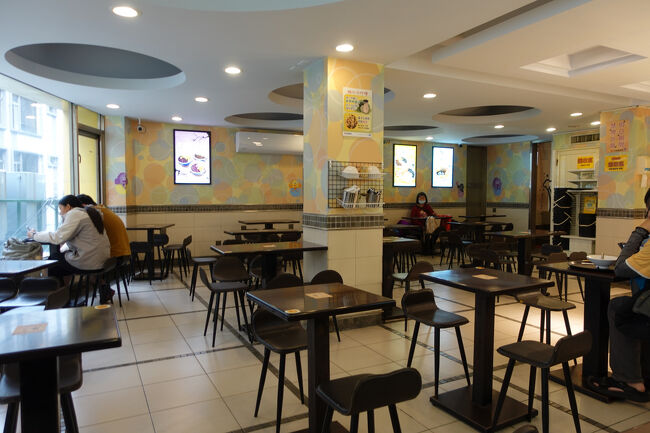 1階満席なんで、2階へ。こっちガラガラやん。と、着席するなり呼び出しです。1階まで取りに行かなくちゃです。