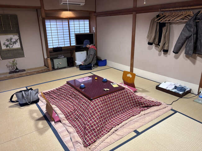 部屋には炬燵がありました。