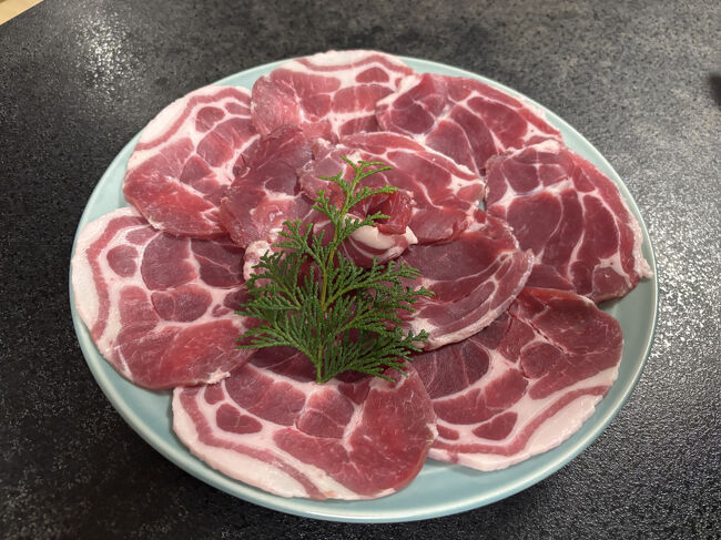 こちらの猪肉は、ジビエ感は無く癖がありません。煮込んでも柔らかくとても美味しいです。