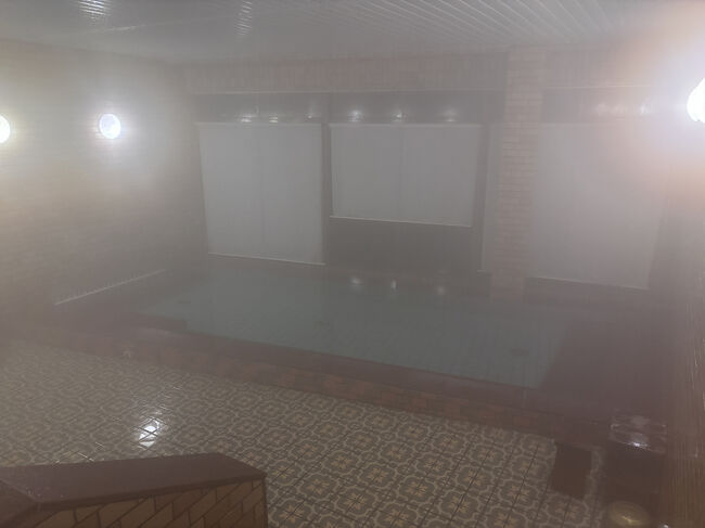 ご飯のあとに内湯に入ります。