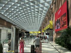 ベネチア　マルコポーロ空港到着！

サンマルコ広場近くのホテルからほんの30分
料金は€150（当時で￥27,000  ^^;）

ドライバー？のにいちゃんになるべくキャッシュでと言われ、空港でキャッシングするもうまく行かず
そもそもキャッシング申し込んでなかったみたい