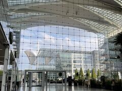 これは今日泊まる空港隣接のヒルトンホテル内