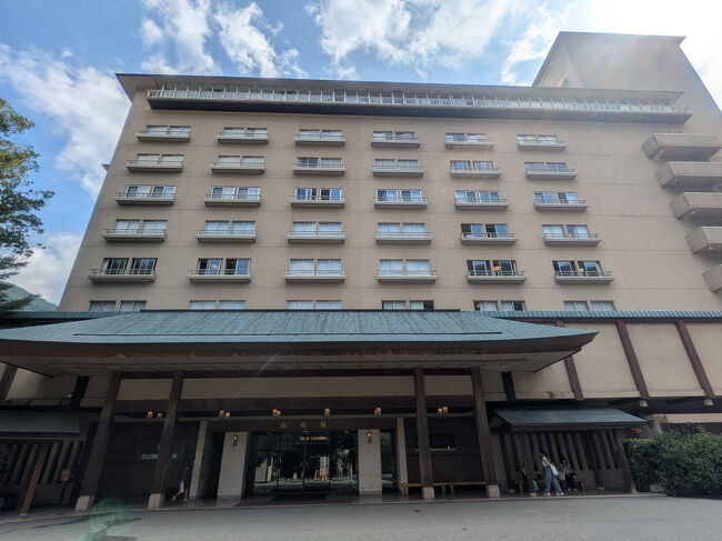 荷物を預けて散策へ。