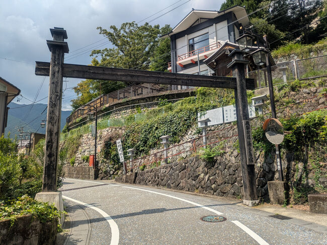 湯の街通りから、