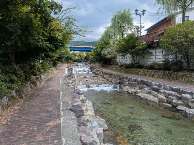 川沿いを上流へ。