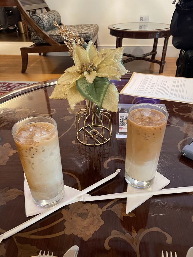 チャンギ空港からgrabでサクッとホテルへ。<br /><br />インターコンチネンタルシンガポール<br />２泊します。<br /><br />クラブラウンジでチェックイン<br />アフタヌーンティーの時間に間に合うように飛行機の時間を決めたのに、SQが１時間のディレイで遅れたためにアフタヌーンティー終わってしまったわ。＾＾；<br />