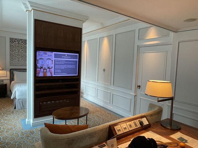 部屋<br /><br />今回は事前にアップ無しで此方の部屋をリクエストしました。<br />我が家が一番多く泊った部屋です。<br /><br />良く夜中に夫が此方側でプレミアリーグを見ていたな。<br /><br />