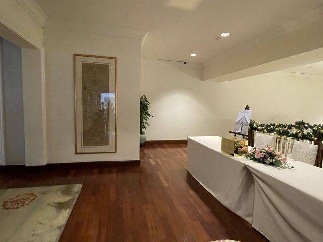 今日は土曜日<br /><br />クラブラウンジのある２回にはバンケットルームがあります。<br />今日も此方で結婚披露宴がある模様。<br /><br />部屋に戻って準備を整えて街歩きに出発！