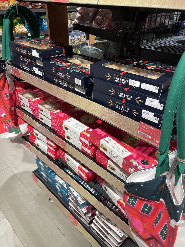 クリスマスのミンスパイは一番小さい箱を選びました。<br />ミンスパイが無いとクリスマスが始まらないわ。<br /><br /><br />