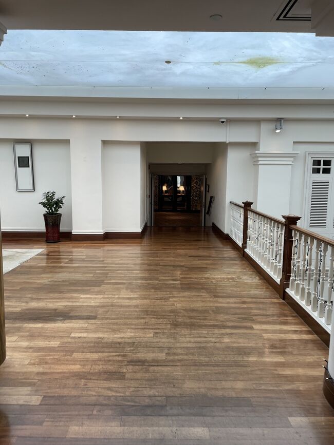 朝ご飯のためクラブラウンへ。<br /><br />クラブラウンジへ向かう此方も何度歩いた事か。