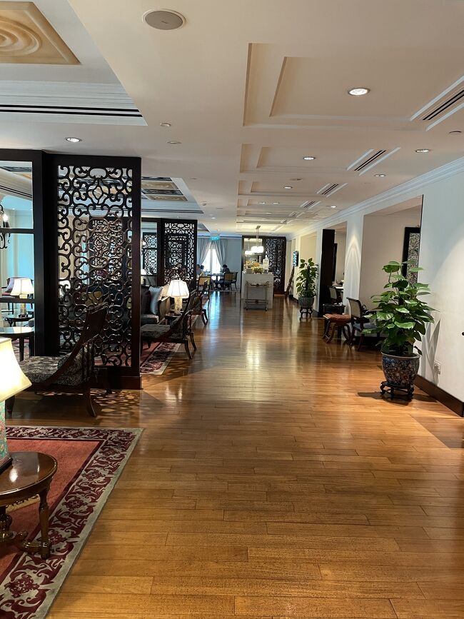 クラブラウンジでチェックアウト<br /><br />サラッと「此方はこの後、再開発をするの？それともリノベしてリブランドされるの？」と聞いたら、あっさりと『年明けから休み無しでラグジュアリーコレクションになるのよ。』と言われました。<br /><br />インターコンチのロゴをラグジュアリーコレクションに変えて、備品などはそのままにマリオットグループとして運営される様です。<br />なので現地採用のスタッフはそのままで、ベルマンのおじいさんなどはニコニコでした。<br /><br />何だか気が抜けた～。<br />そして我が家、今年マリオットプラチナチャレンジをやっておいて良かった。<br />取り敢えず、来年も此方に来られそうです。(*⌒▽⌒*)<br /><br /><br /><br /><br />