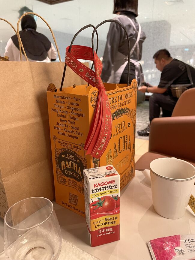 珈琲、買っちゃった。<br /><br />あまり時間が無くて、喉が渇いていたのでサクッと飲んでゲートへ向かいます。