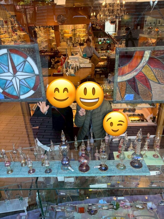 グラバー園に行く途中のお土産やさんで娘と孫と楽しいショッピングです。