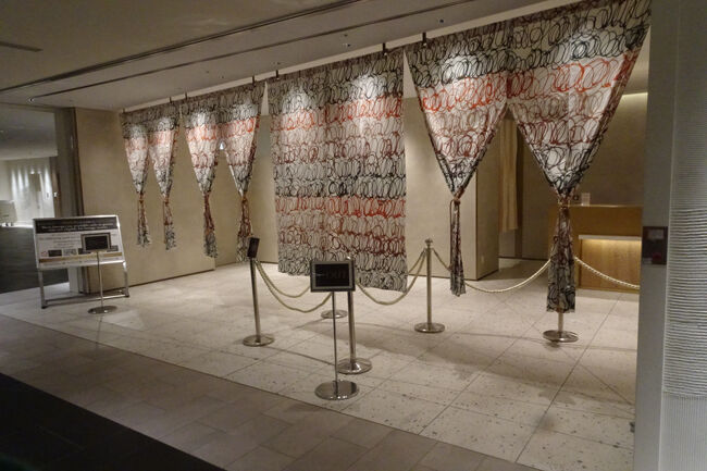 東名阪等利用し、甲南SAで休憩、途中渋滞もあり、予定より若干遅い19:10頃到着<br />旅行会社カンターで手続き、米ドル両替後、搭乗手続き<br />ここで妻の.持つモバイルバッテリーが古いため、表示がなく持ち込めないことが判明、放棄し新たに購入<br />KIXラウンジ　今春オープン６５８席