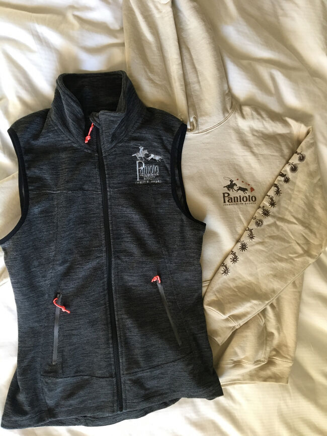 購入したベストとフーディー。<br />早く期待なぁ
