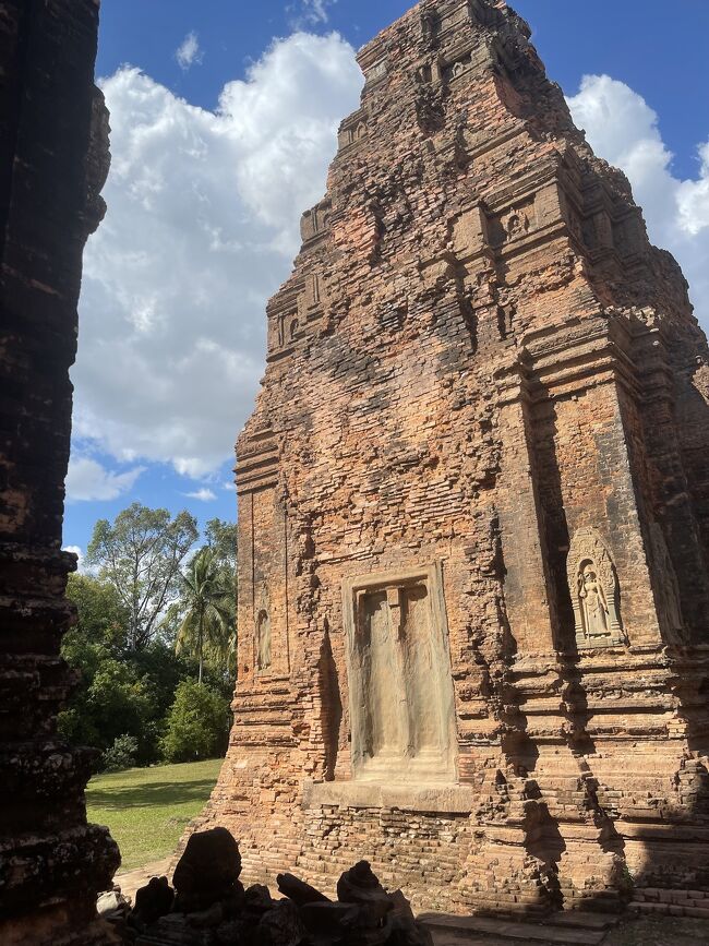 ロレイ寺院は修復工事された後にはベスト写真スポットになりました。