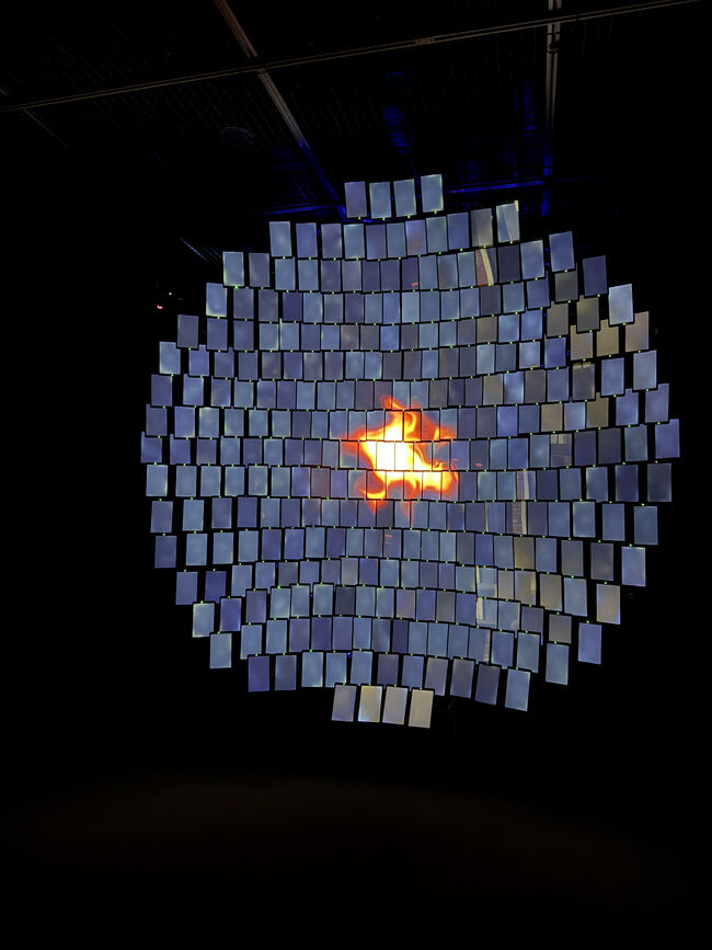 太陽の紅炎？みたいなものがだんだんと大きくなって