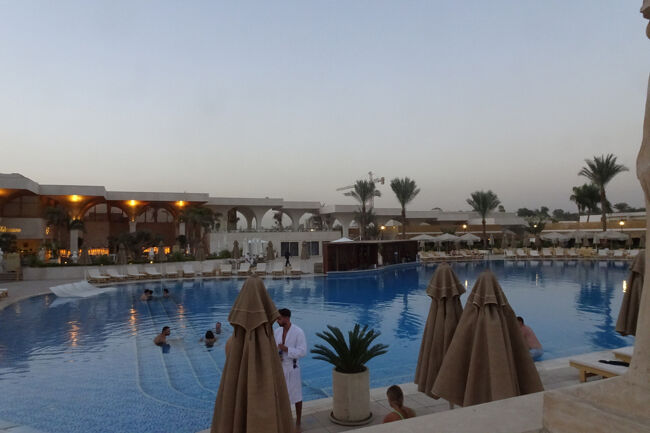 大きなプールも併設されています