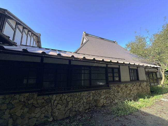 虹ケ島温泉の母屋の前に車を停めます。