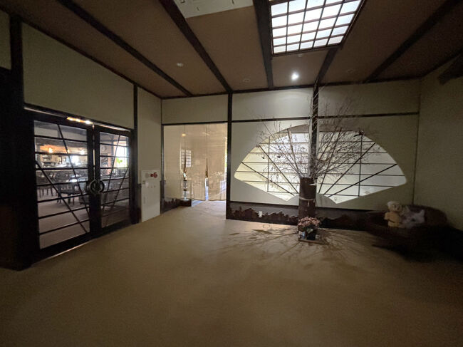 お邪魔しま～す。<br />奥からご主人が出ていらっしゃいました。<br />私「今晩お世話になるnichiです。」<br />ご主人「いらっしゃい！横浜から車で来たの？」<br />私「そうです。遠かった～」