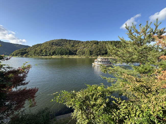 おっ！<br />目の前を、今朝乗った遊覧船が通過！